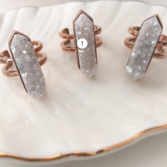 Kinsley Armelle Parvus Quartz Ring. - Picture 5 of 5